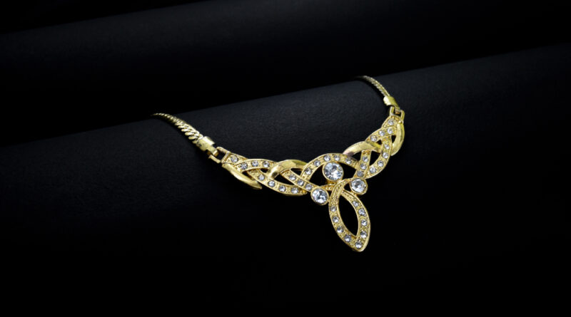 How to Clean Gold Jewellery at Home and Make It Shine Like New