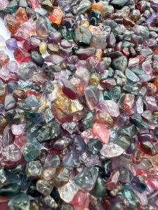 Spinal rough stones from Sri Lanka